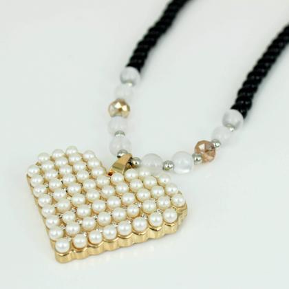 Heart Shape With Pearls Necklace Fashion Lovers..