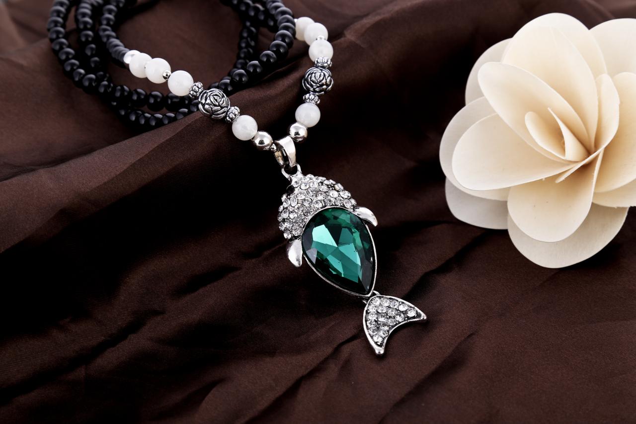 Retro Diamond Fish Necklace Triangle Necklace,white Stone,diamond Necklace